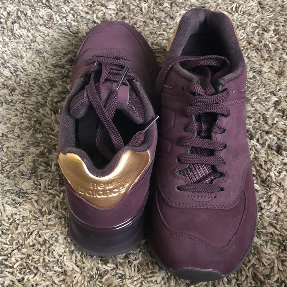 New balance - Picture 1 of 3